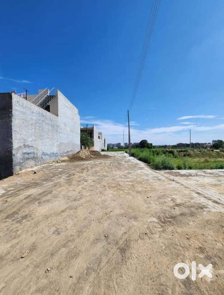 175 Gaj Registered Plot – Peaceful Area, Great Connectivity