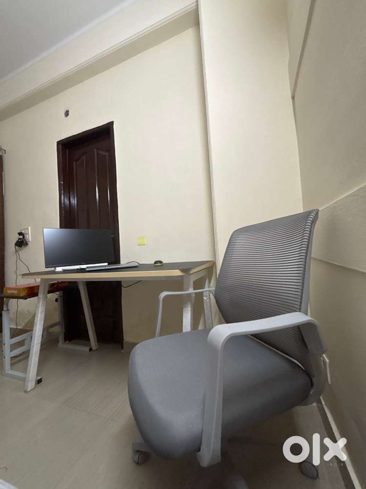 Computer chair and table with mat