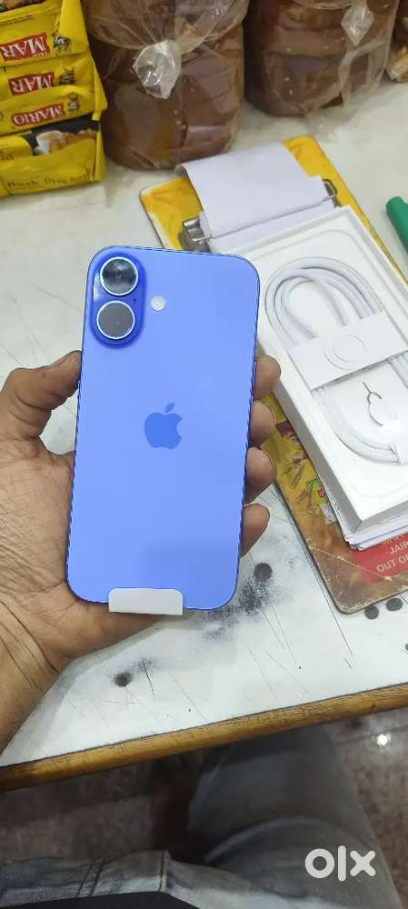 I phone 16 ultramarine (128 gb)