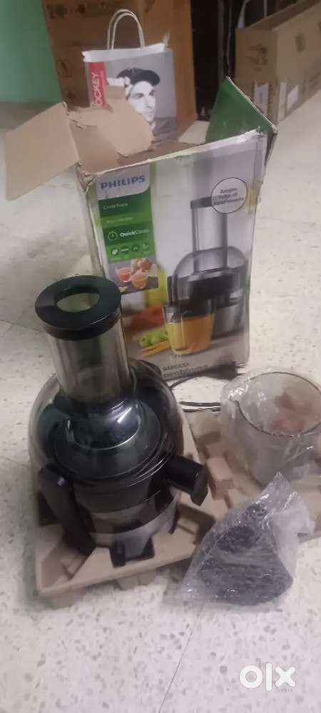 Philips Viva Collection HR1863/20 2-Litre Juicer (Black/Silver)