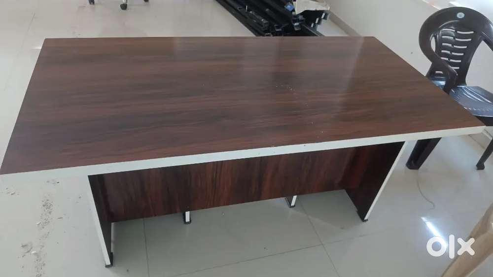 Full furnished compter table 3-4 month old