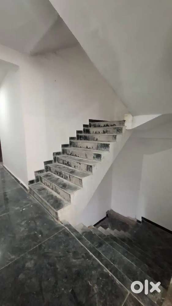 Ready to move 3 bhk Spacious flat Noida extension sector 1