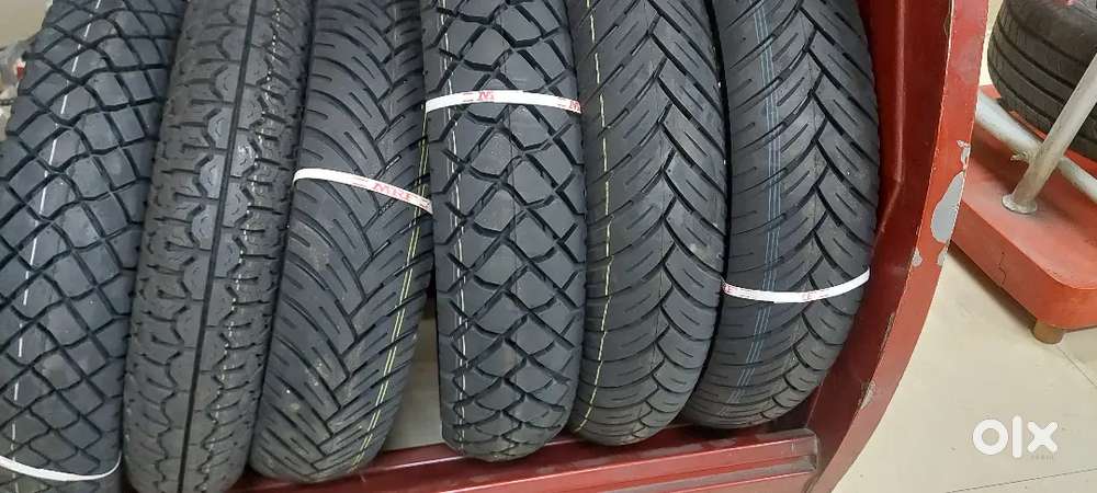 Tyre fitter for tyre showroom