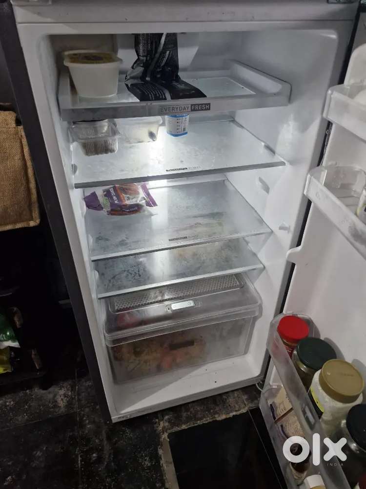 Whirlpool Convert mode , 6th sense intelli fresh refrigerator 327L