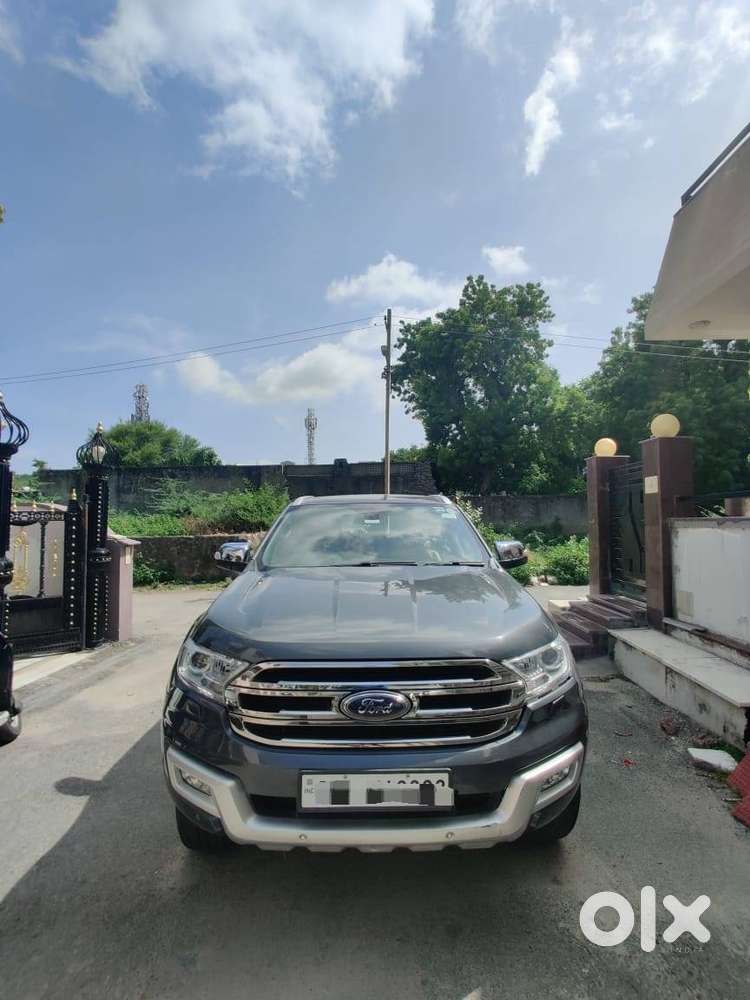 Ford Endeavour 3.2L Titanium - 2016 Top Model