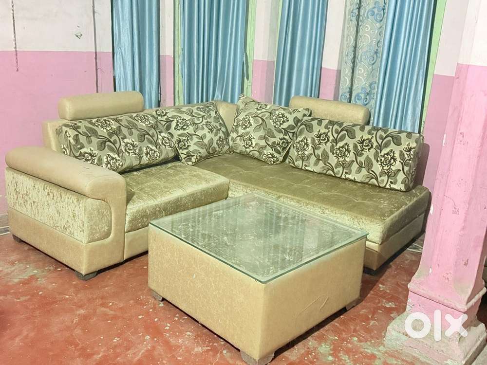 L shape sofa with table
