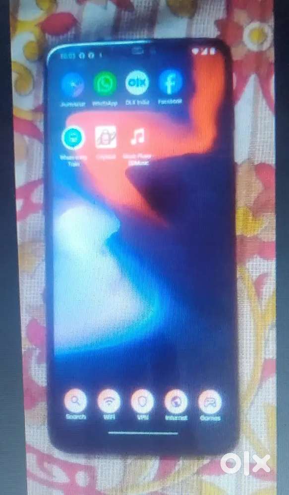 One plus 6 excellent condition. Snapdragon processor. 8 /128 .