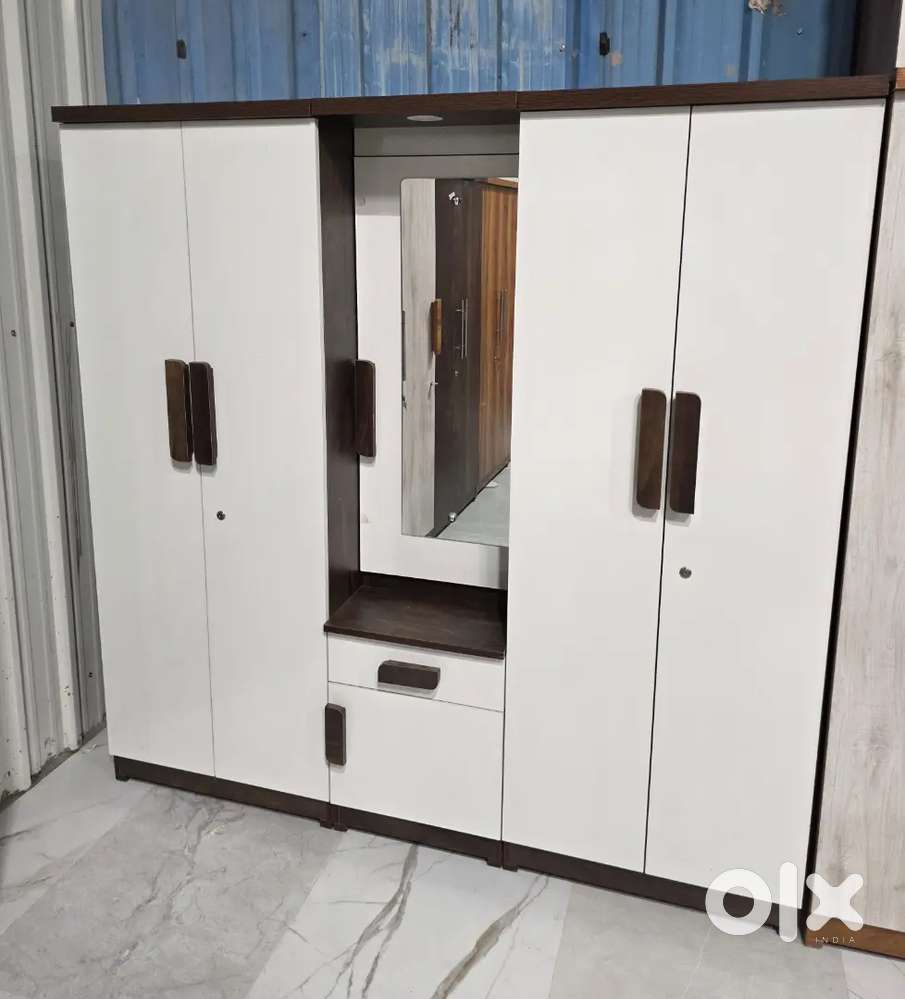 NEW 5 DOOR WARDROBE IN DRESSING PATTERN AT FACTORY COST
