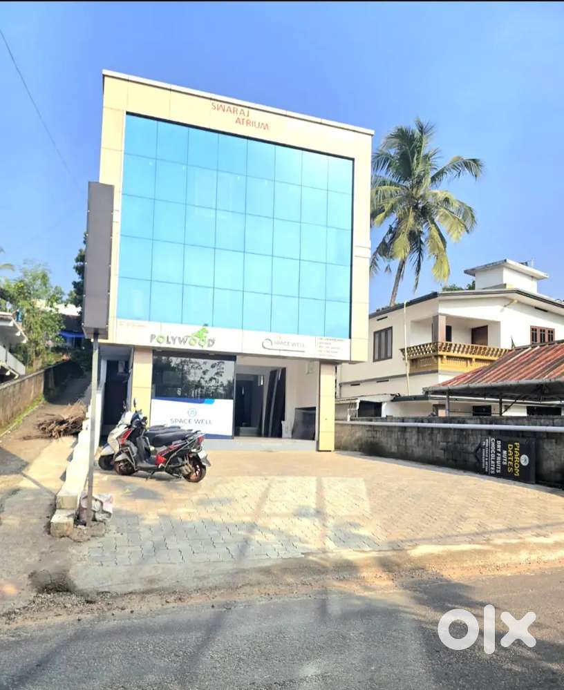 10.5  CENT 9000 SQFT COMMERCIAL BUILDING IN ALUVA CHOONDY NEAR