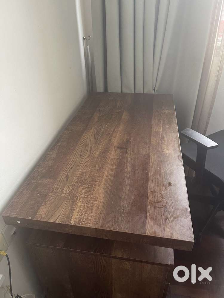 Office table with 3 drawers