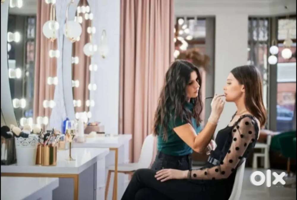 OPENING FOR SALON MAKEUP VACANCY AVAILABLE..