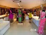 कपडे के शोरूम में काम करने के इच्छुक उम्मीदवार आवेदन कर सकते है।