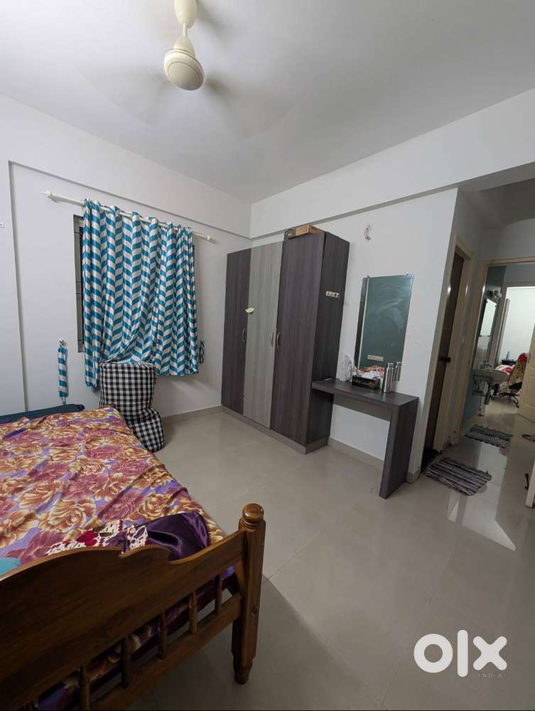 Looking for roommate