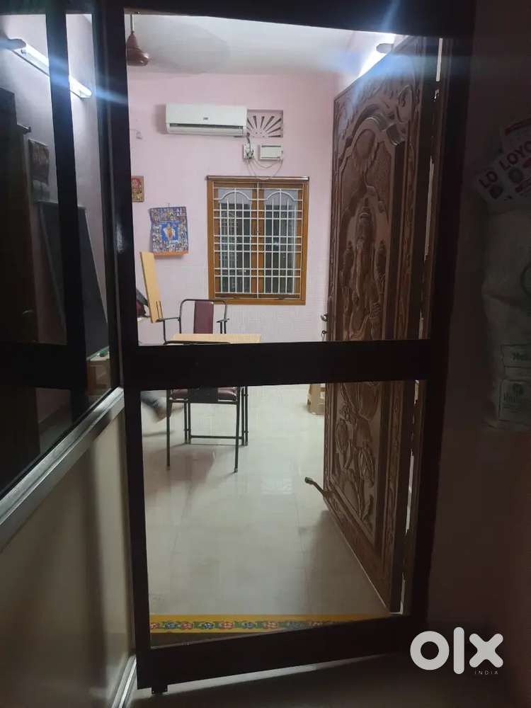 Spacious and well-ventilated Ideal for tuition,office, or small family