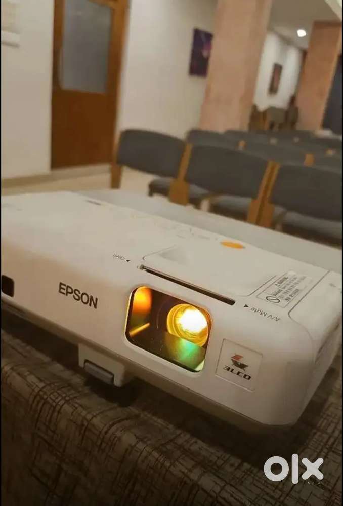 Projector and screen for rental