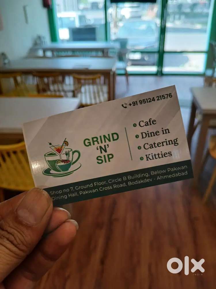 Need kitchen staff. Chef Suchef kitchen helper cleaning counter sales