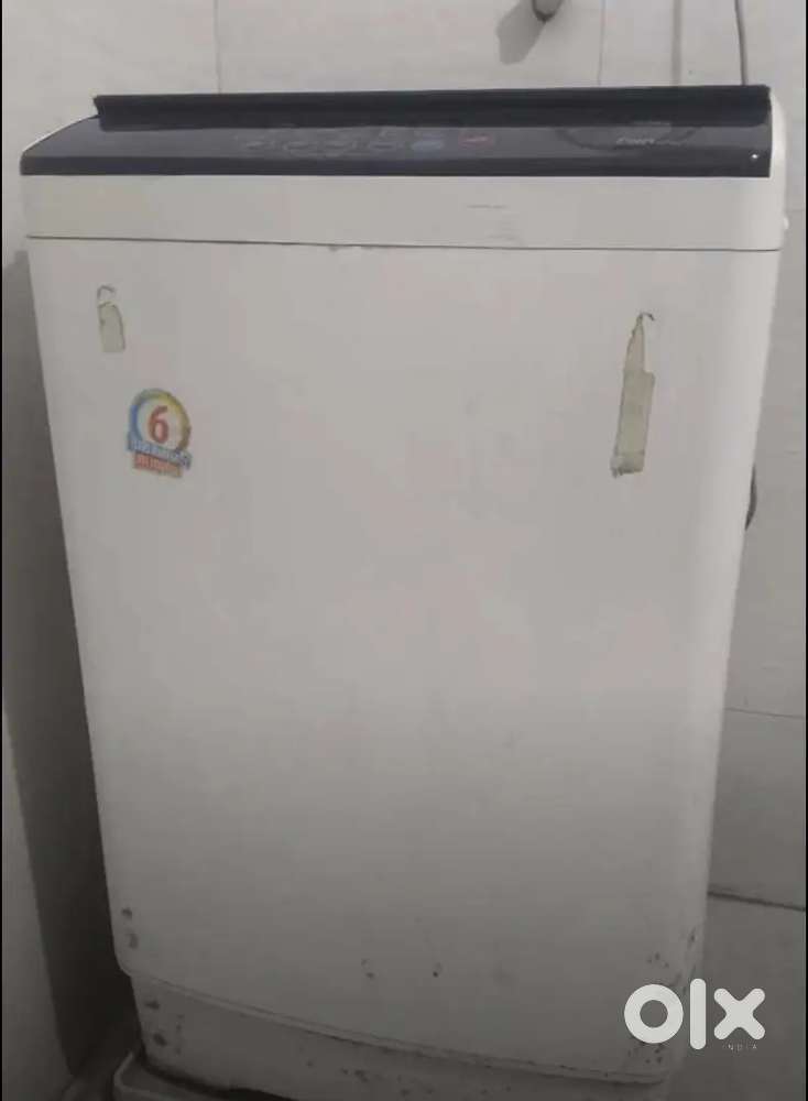 Lloyd fully automatic washing machine.
