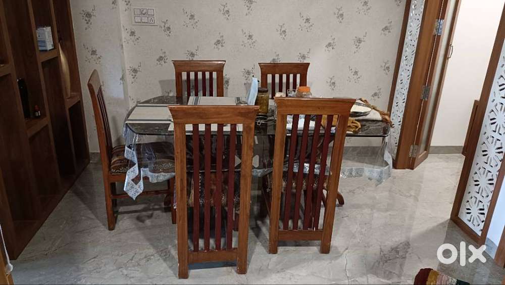 Wooden sagwan dining table