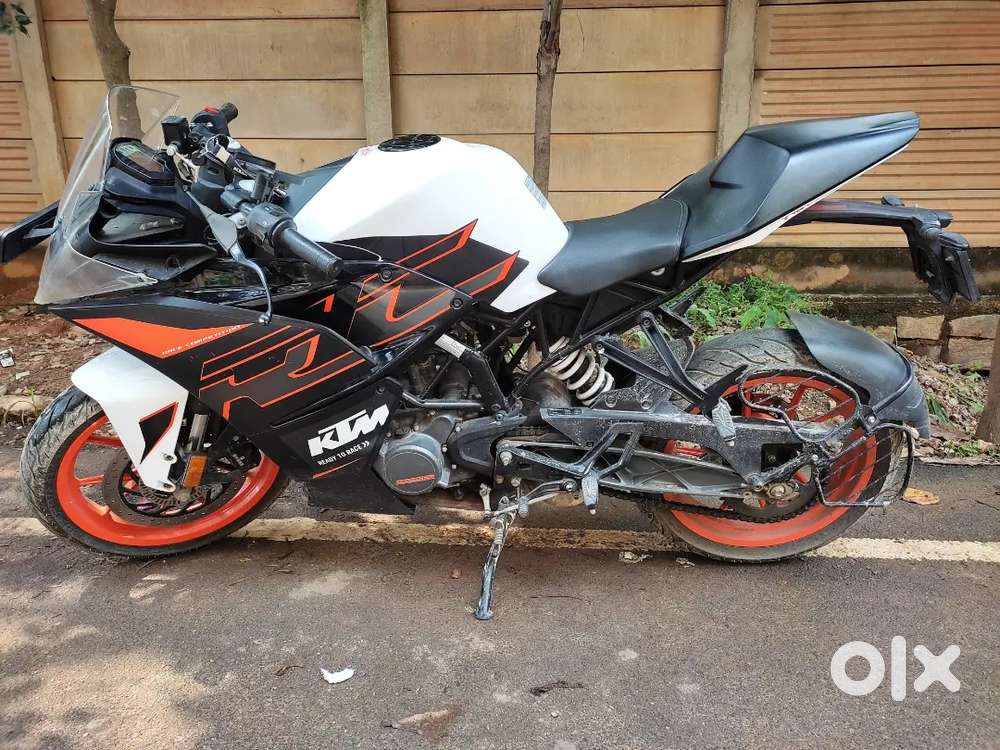 KTM RC 125 less driven which gives 50km/L