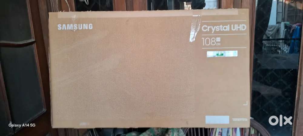 Samsung Crystal UHD 43 (108 cm) Smart 4K TV – Excellent condition!