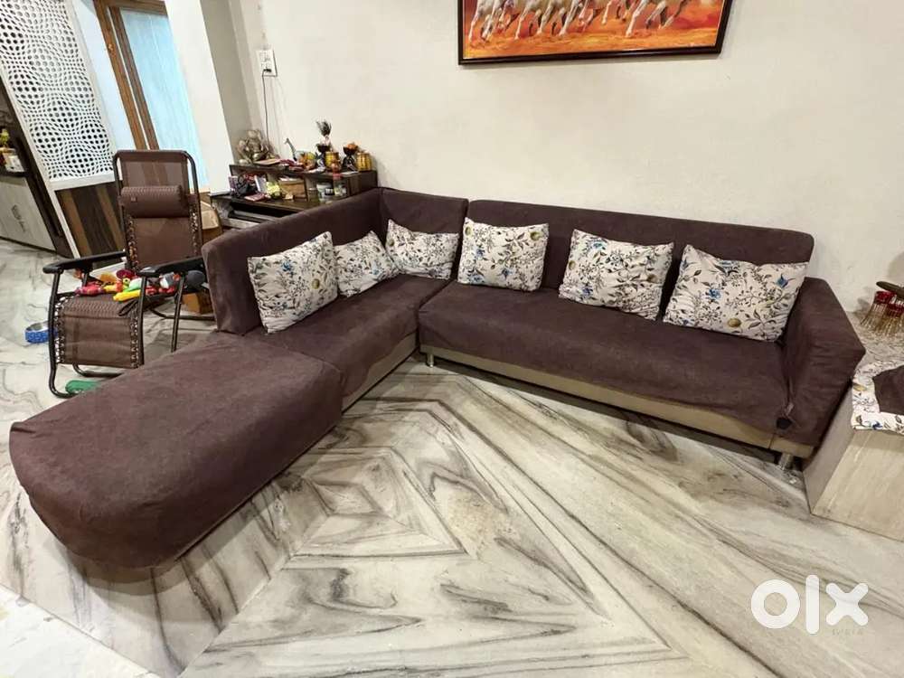 7 SEATER L SHAPE SOFA IN EXCELLENT CONDITION