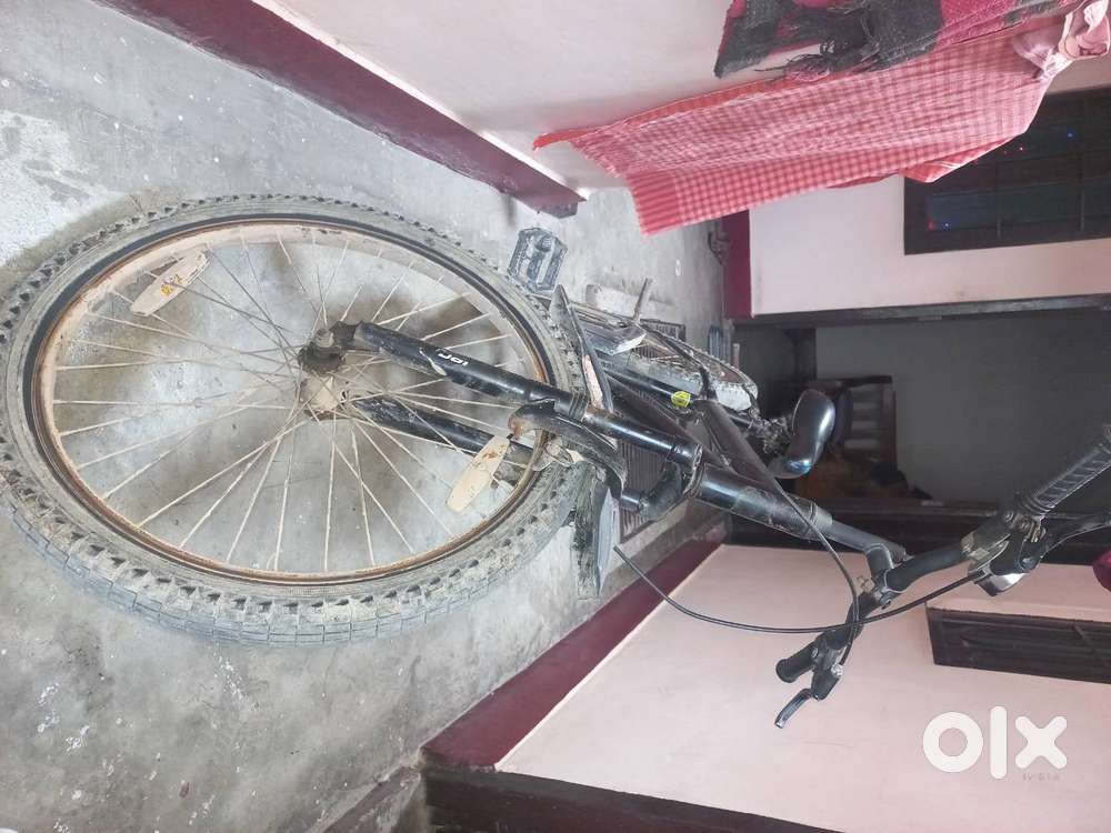 It is unifier cycle with single speed I buy this cycle 2 years before