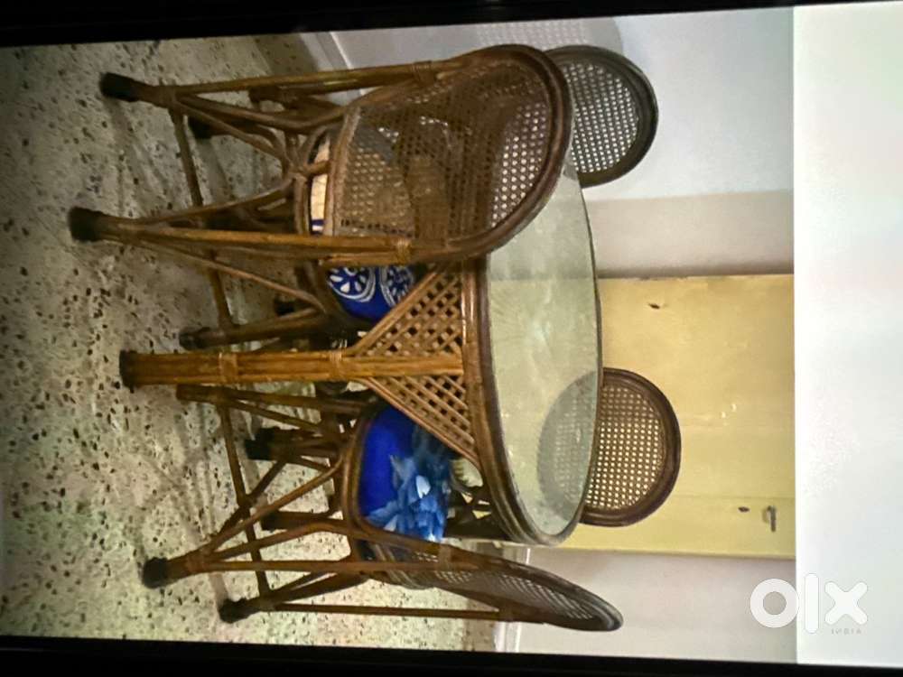 Dinning table round 4 chair
