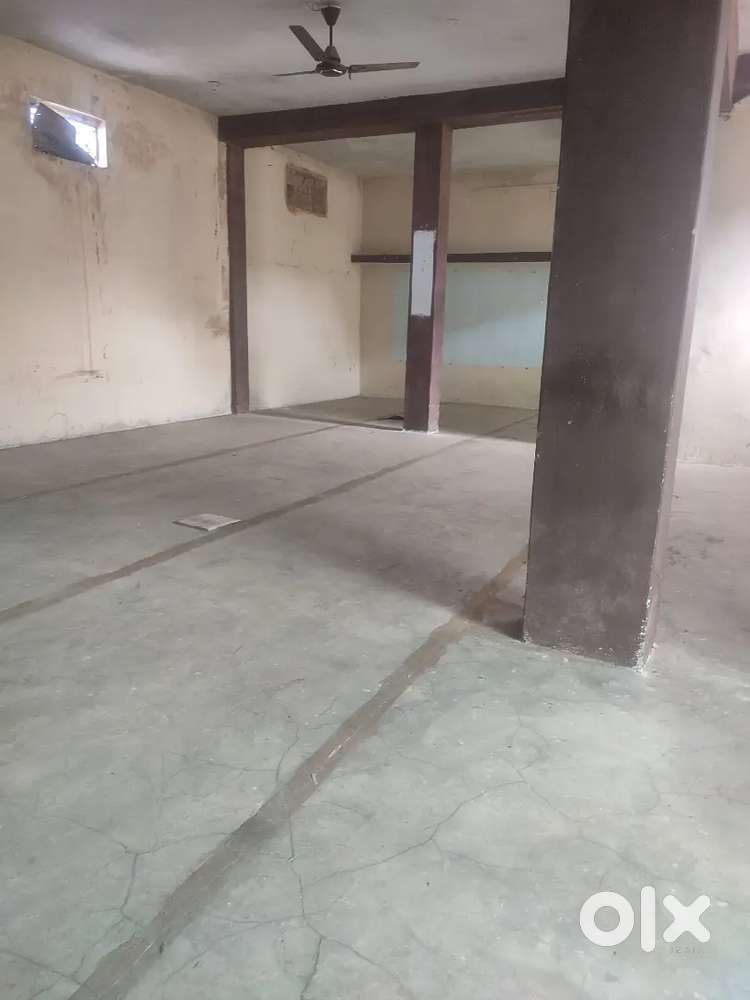 1500 sft. Holl First floo