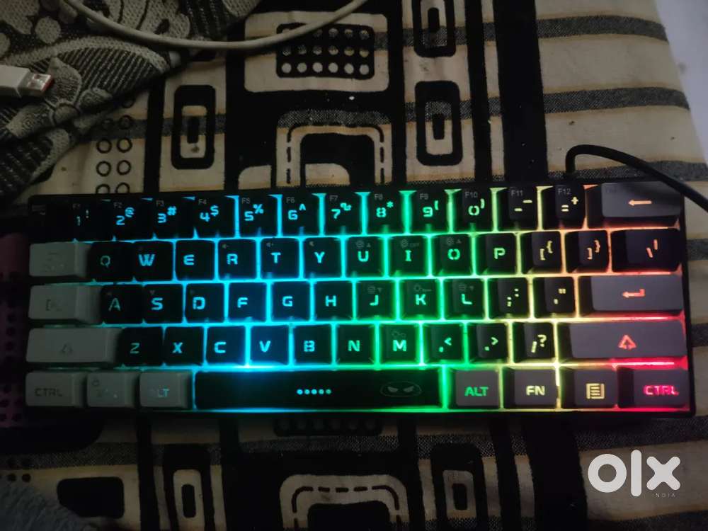 COMPACT RGB MECHANICAL GAMING KEYBOARD 60%