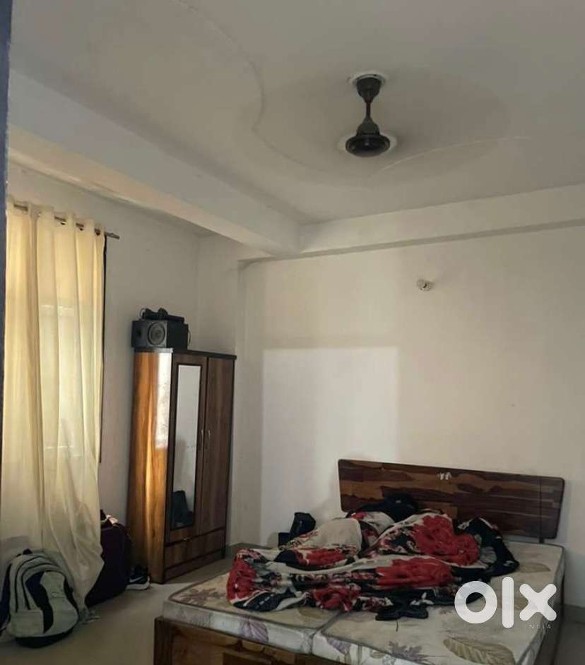 Independent one room set available for couple/boys/girls