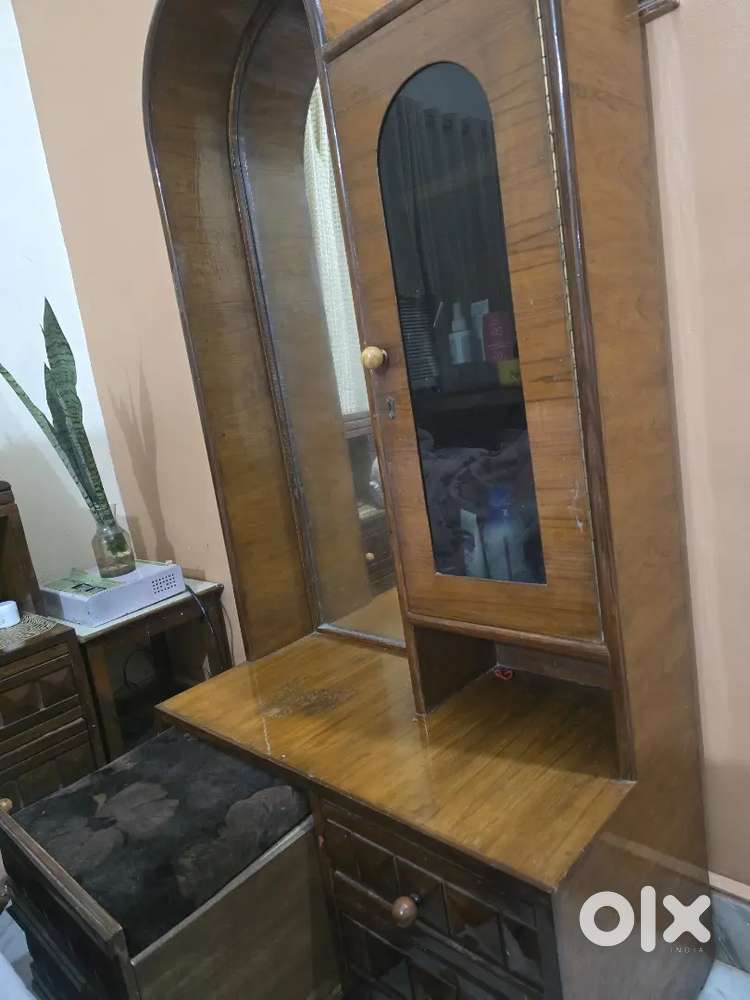 Dressing table