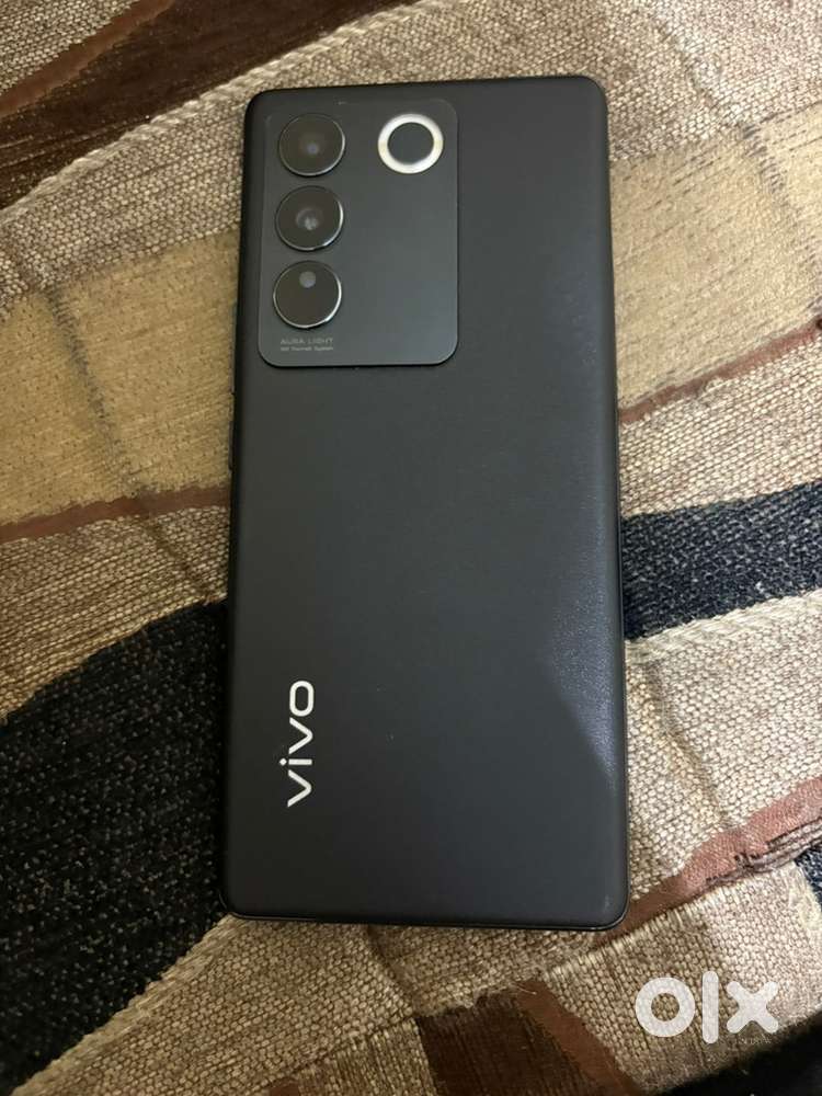 VIVO V27 at 14,440 Rs