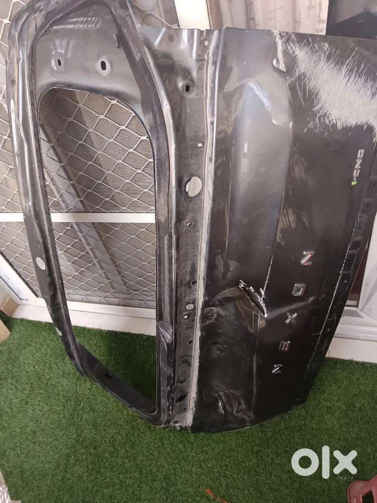 Nexon tail gate/Diggi