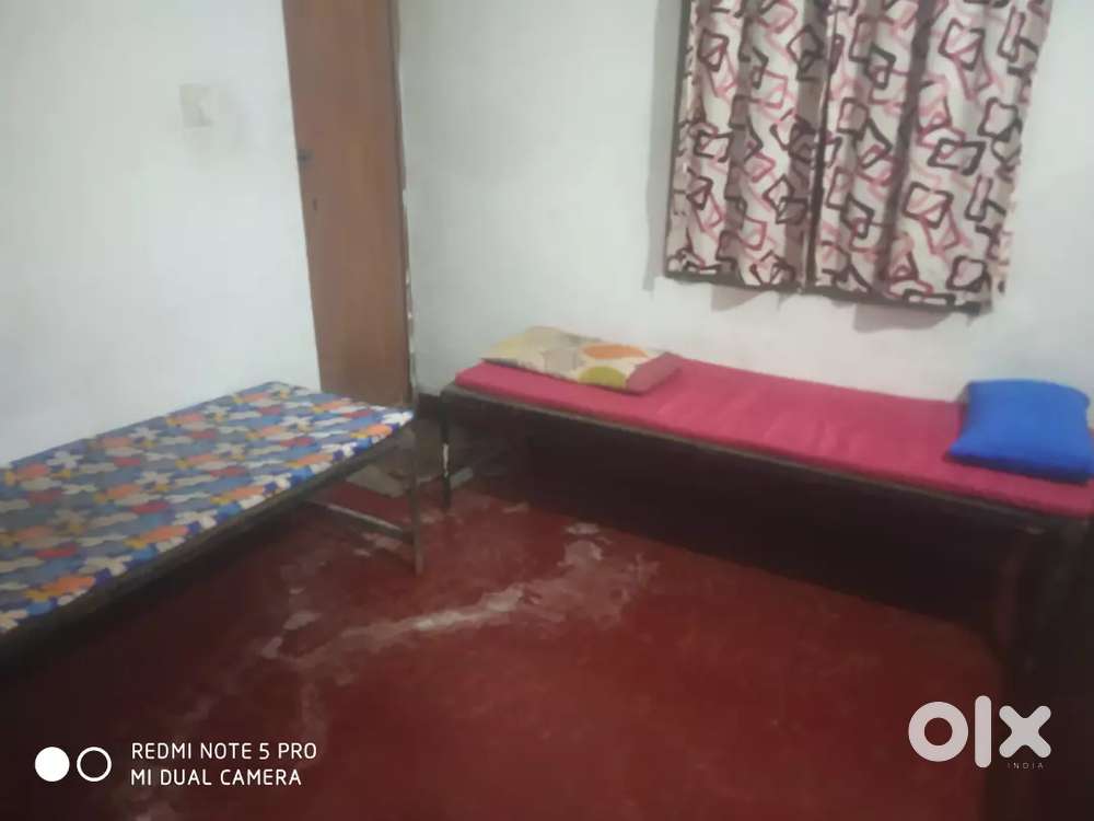 4 person Attached bathroom with well water