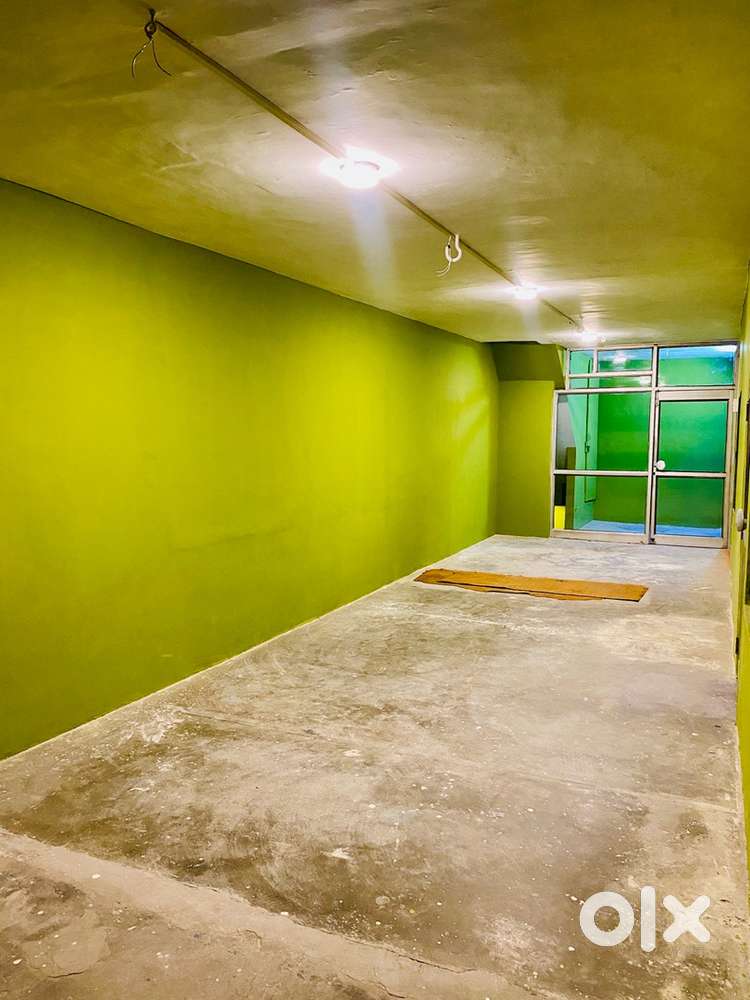 On road - big hall rent k liye available