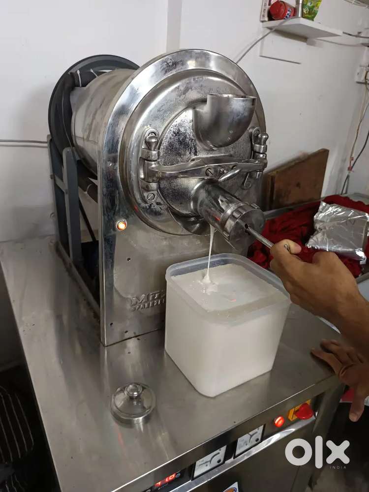 Icecream Churner Machine/Scoop Icecream maker