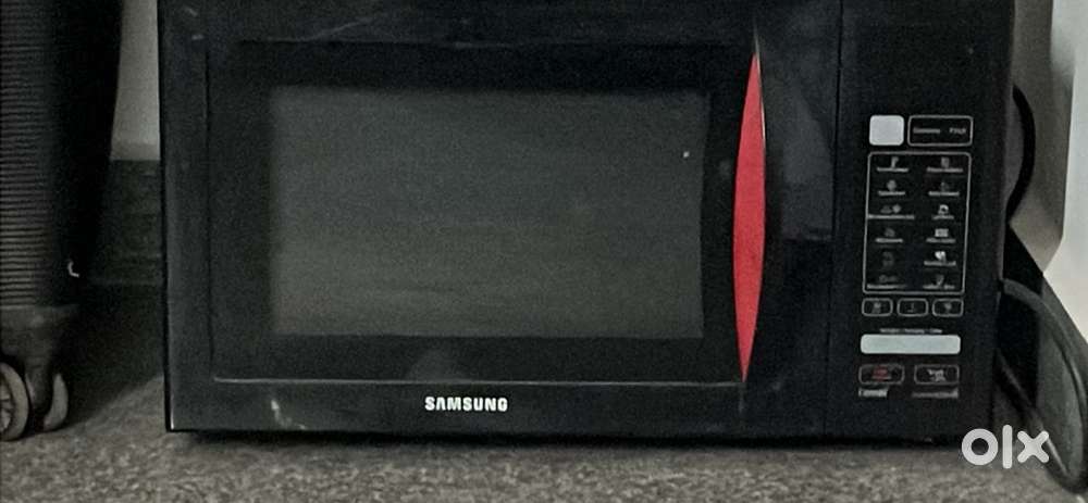 Samsung CE1041DFB Convection Microwave Oven.