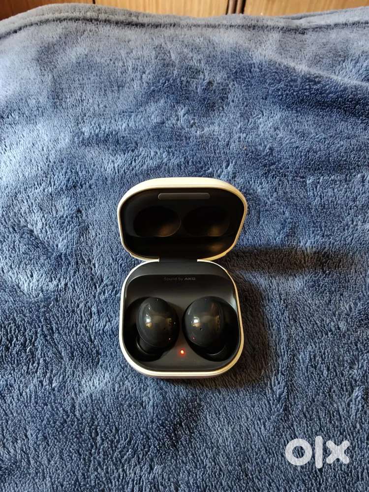 Samsung buds 2 in excellent condition tuned by akg.