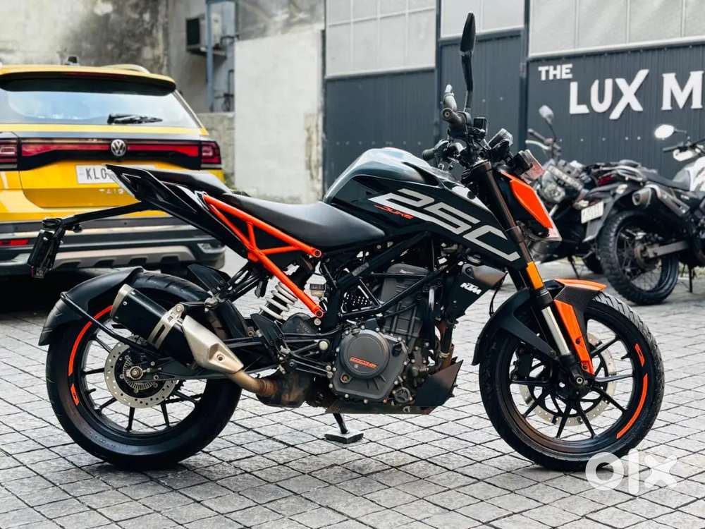 2023 Duke 250 only 16000 kms