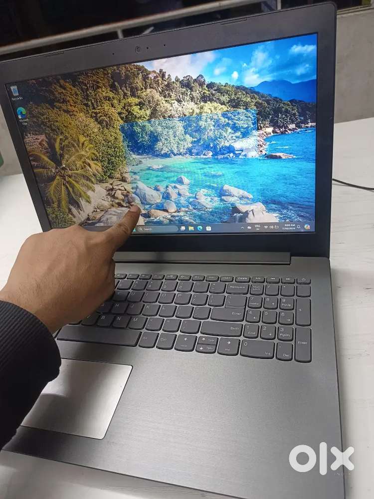 Lenovo touchscreen i5 8th laptop/8GB+256GB/ touch screen