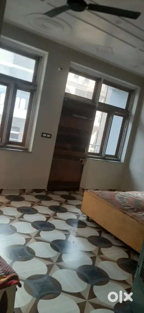 2 rooms available for girls