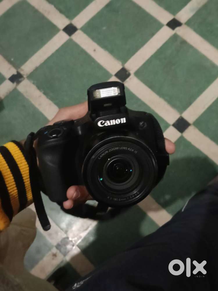 A Canon Powershot Sx520HS in new condition