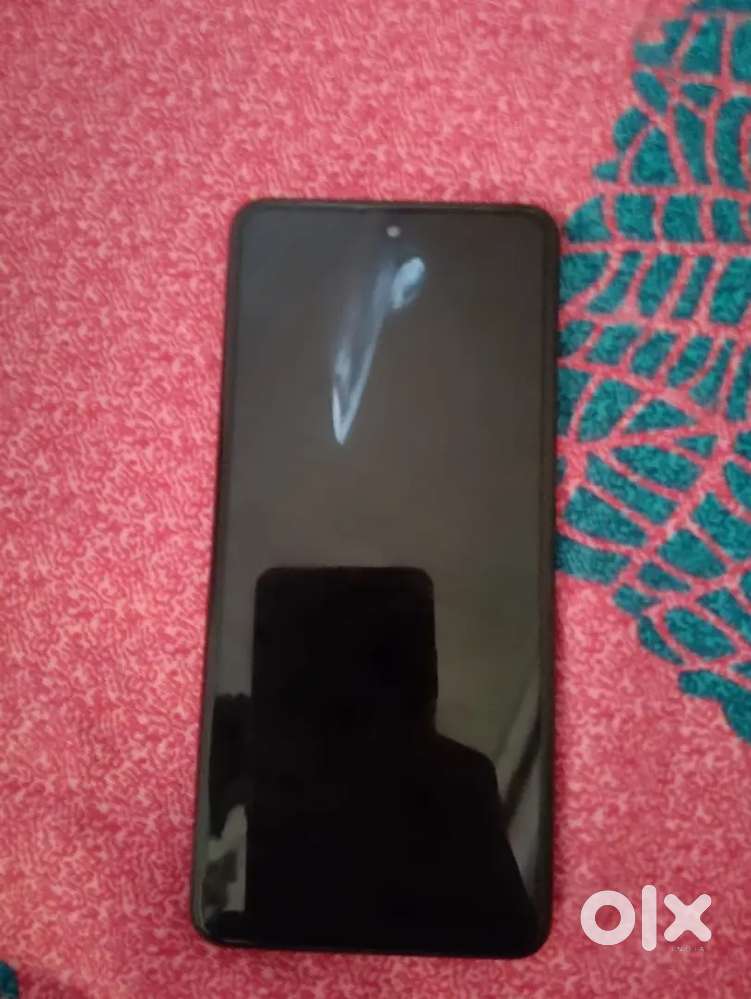 Iqoo z5 5g 8gb ram + 4Gb 128gb rom