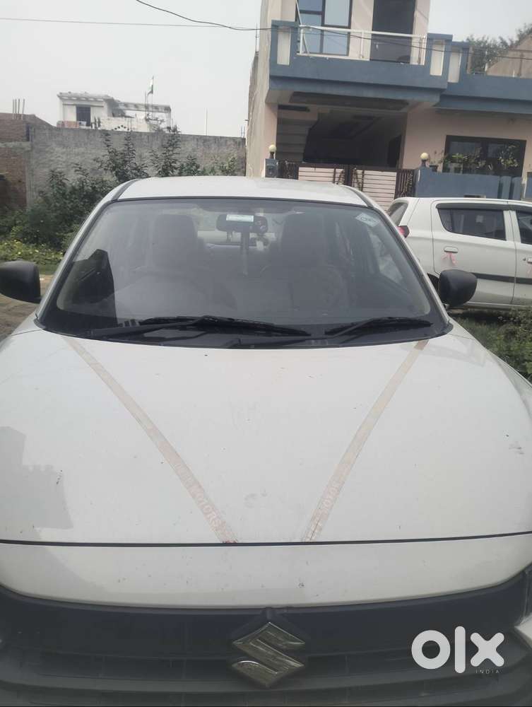 New dzire car hai kota pe kisi ko leni hai to sampark kre