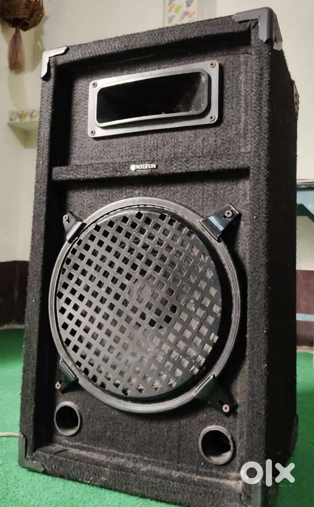 Milton speaker 1.10feet +Staro music controller