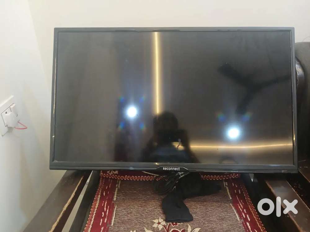 TV in cheap rate only 6000 rate model in photo this is not smart tv