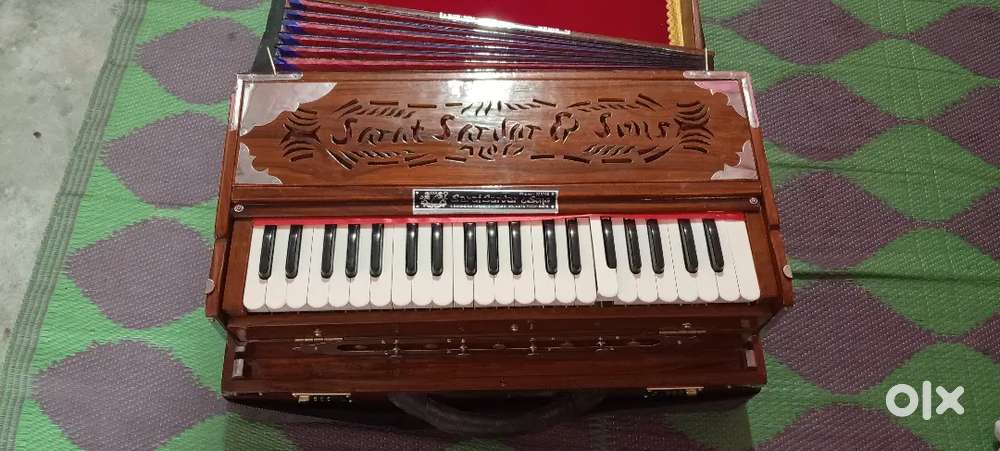 Harmonium with Cover