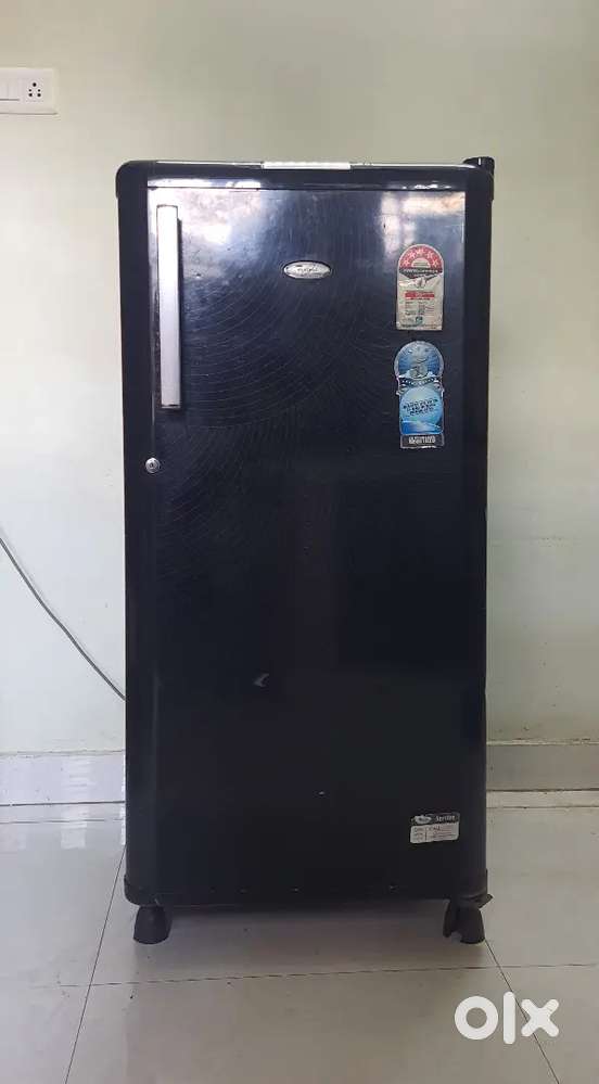 195 lt well maintained whirlpool refrigerator,
