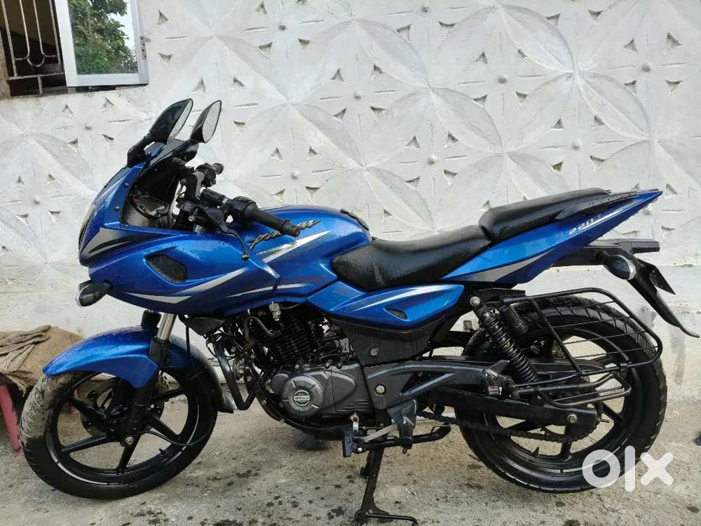 Pulsar 220