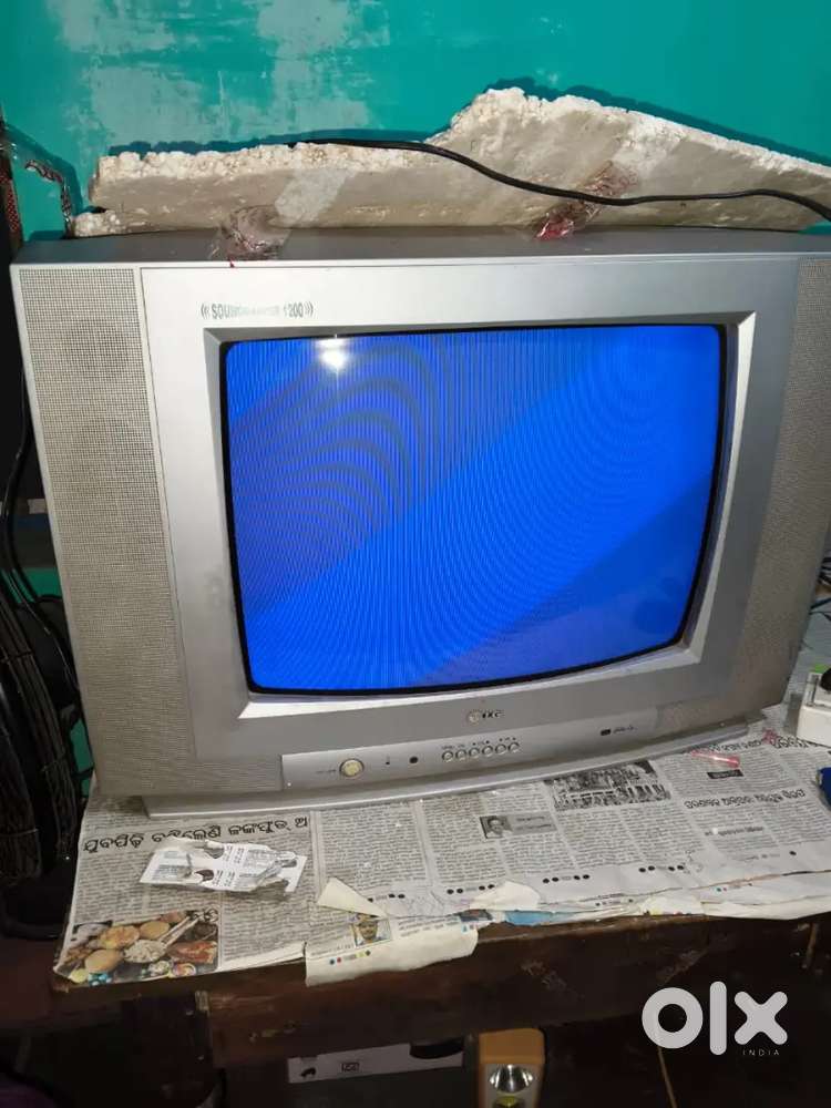 LG WHITE COLOUR TV